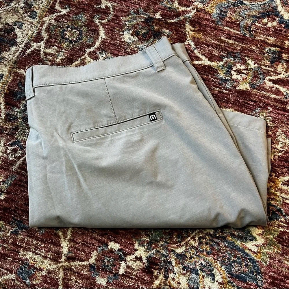 Travis Mathew Men's 40 Light Gray Golf Tech 8'' Inseam Performance Shorts